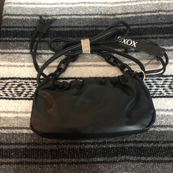 XOXO Soft Vegan Leather can wear in two ways Tote Purse & Crossbody Bag. - Picture 3 of 10